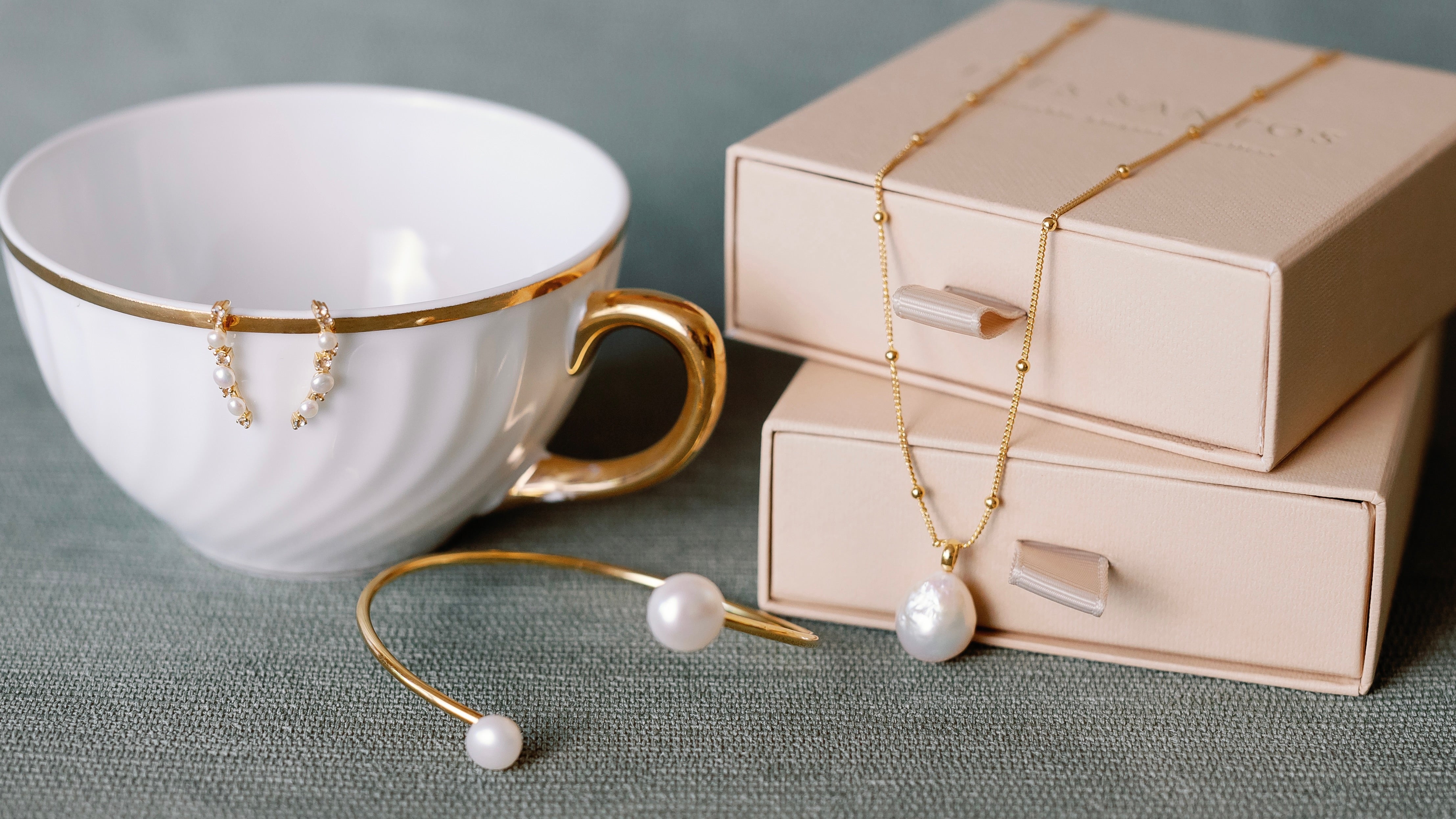 INES SANTOS JEWELLERY - PEARLS AND TOPAZ