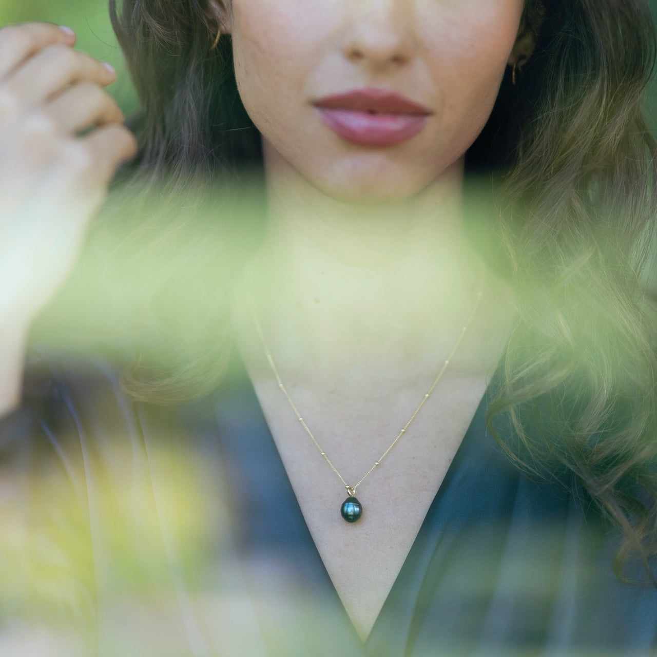 Tahitian pearl necklace in gold vermeil worn on neck