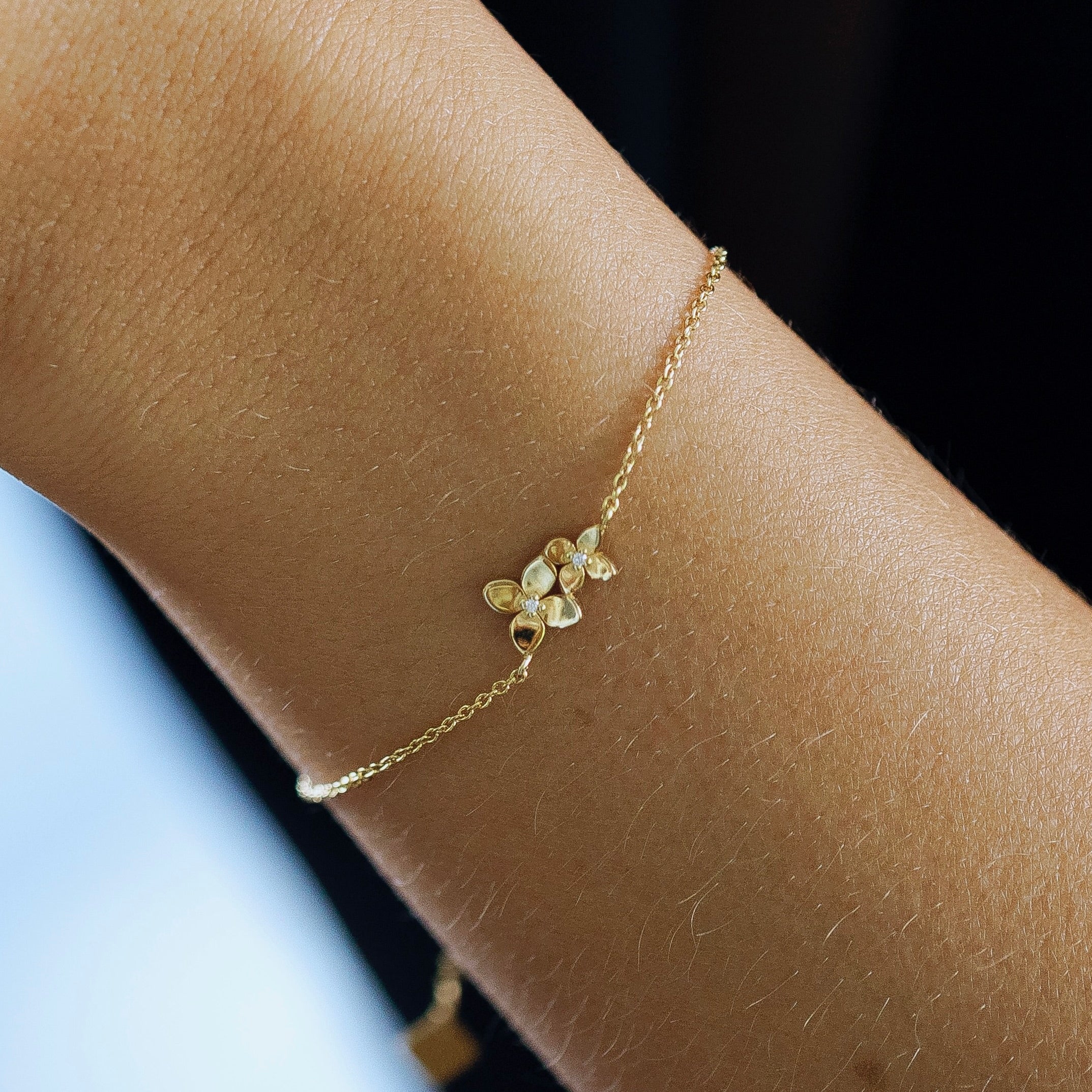 Bloom hydrangea chain bracelet in gold vermeil worn on wrist